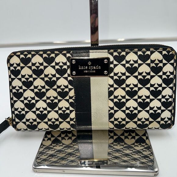 Kate Spade New York Neda Penn Place zip-around continental wallet. - Picture 2 of 9
